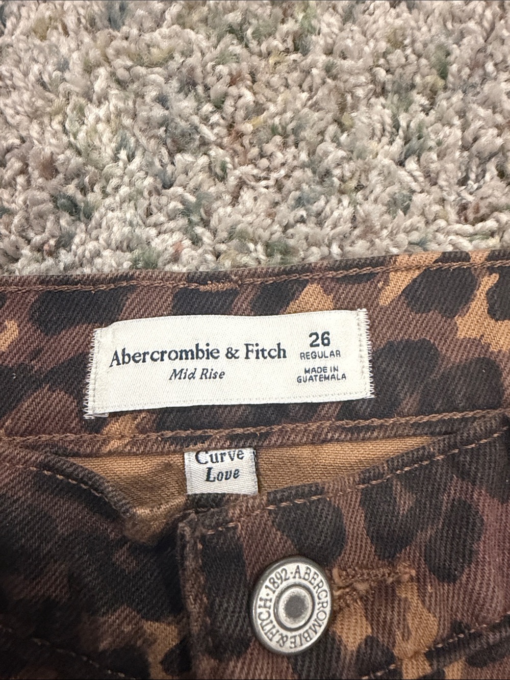 Abercrombie & Fitch Leopard Print Mid-Rise jeans - Brown/Black - Picture 3 of 4